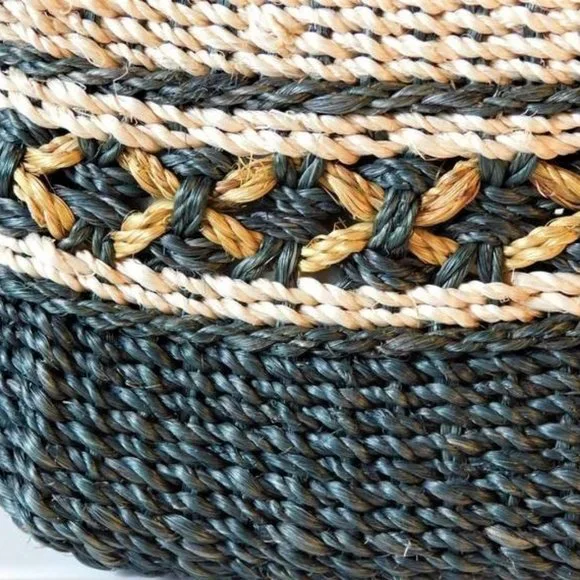 Woven Rattan Purse - Picture 4 of 9